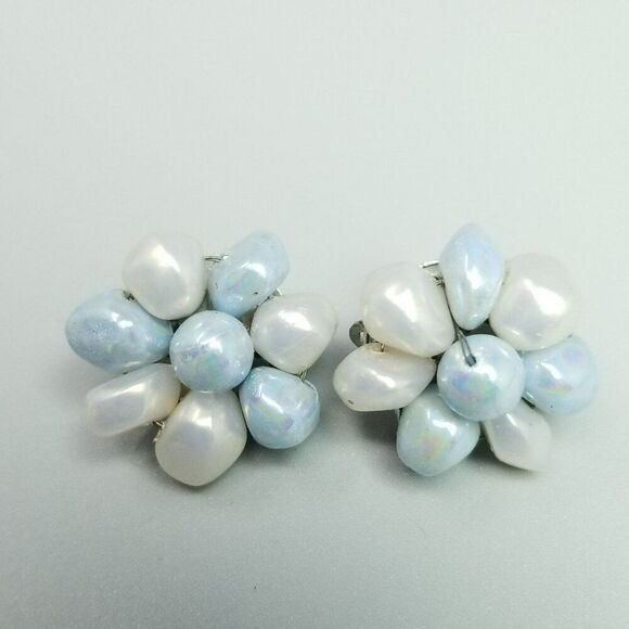 Vintage Light Blue and White Beaded Cluster Clip On Earrings, Made in Japan - Picture 2 of 7